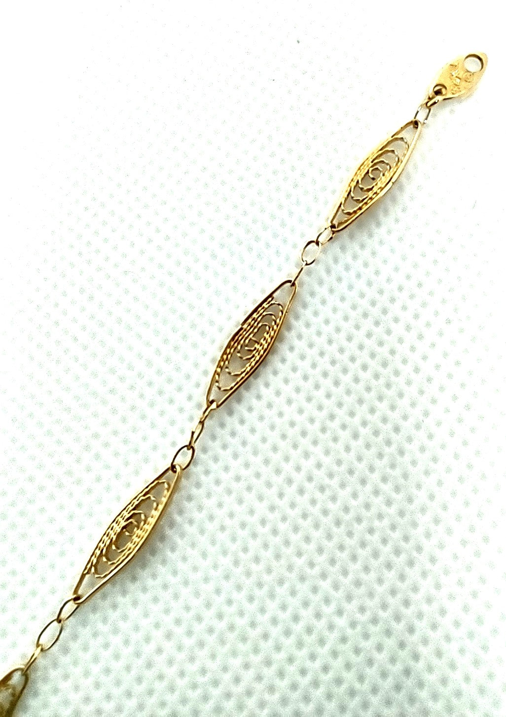 Vintage Trifari Bracelet Delicate Swirl Link Petite